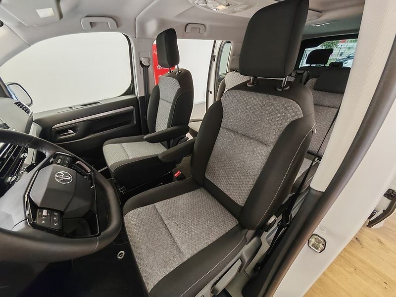 Toyota ProAce Verso 2,0D L2 8AT Family 8S - fotka 11 z 24
