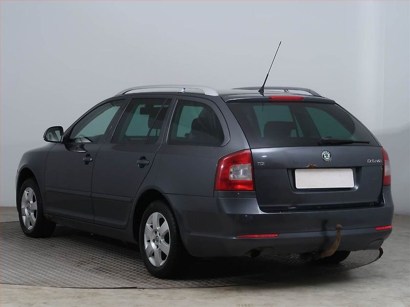 Škoda Octavia (2011) 1.6 TDI, nová STK, Tažné - fotka 4 z 12