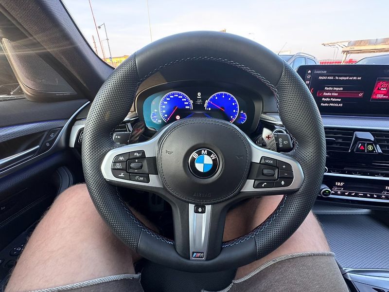 BMW Řada 5 (2018) 540i G31 3,0 250KW MPACKET 4X4 - fotka 22 z 50
