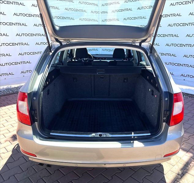 Škoda Superb 1,6 TDi.77kw - fotka 11 z 26