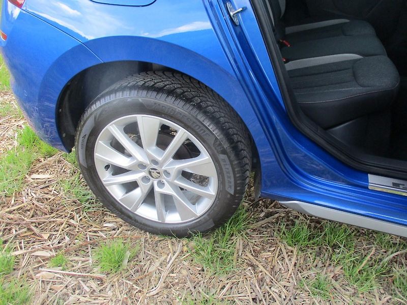 Škoda Kamiq 1.5TSi 110kW 7DSG STYLE PLUS - fotka 34 z 49