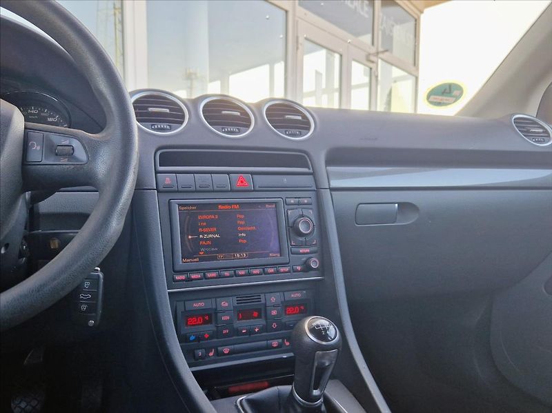 Seat Exeo 2,0 TDI Hezký stav - fotka 21 z 24
