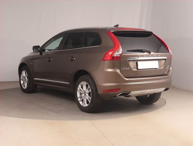 Volvo XC60 (2014) D4, 4X4, Automat, Kůže - fotka 4 z 17