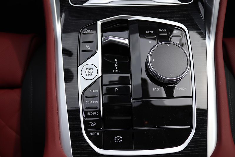 BMW X6 (2026) XDRIVE 40i G06 M-SPORT 280kW - fotka 31 z 50