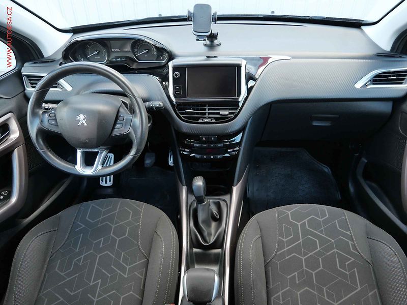 Peugeot 2008 (2015) 1.2 PT, ČR, GT Line - fotka 8 z 21