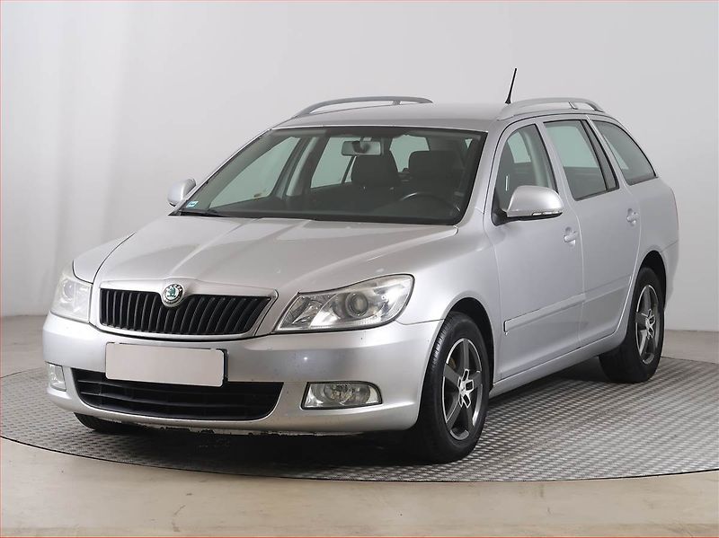 Škoda Octavia (2013) 1.6 TDI, Park. senzory - fotka 2 z 15