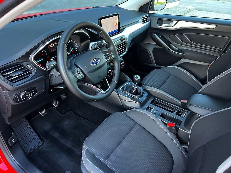 Ford Focus (2021) 1.0 EcoBoost-P.KAMERA - fotka 17 z 49