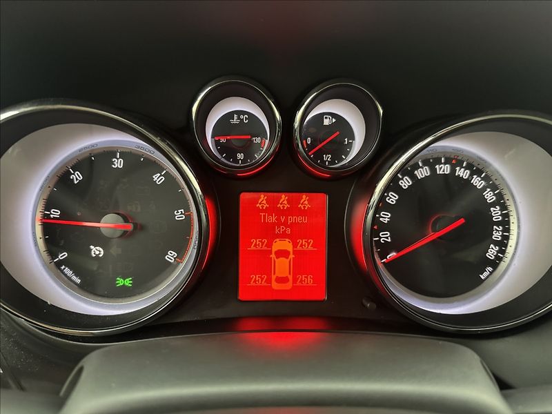 Opel Zafira 2,0 96kW VÝHŘEV SENZORY DPH ČR - fotka 14 z 35