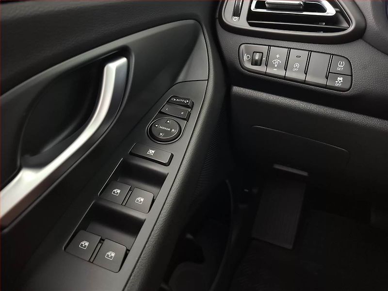 Hyundai i30 (2021) Smart 1.0 T-GDI, Automat - fotka 21 z 21