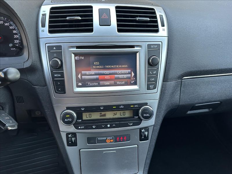 Toyota Avensis 1,8 TAŽNÉ - fotka 16 z 27