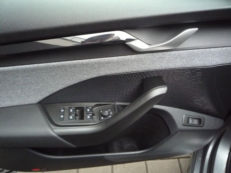 Škoda Octavia (2024) 1,5TSi 110kW m-HEV DSG Top Sel - fotka 6 z 14