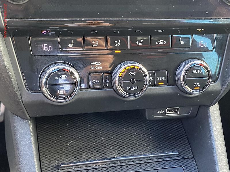 Škoda Octavia (2017) 2.0 TDi, RS, LED, navi - fotka 14 z 17