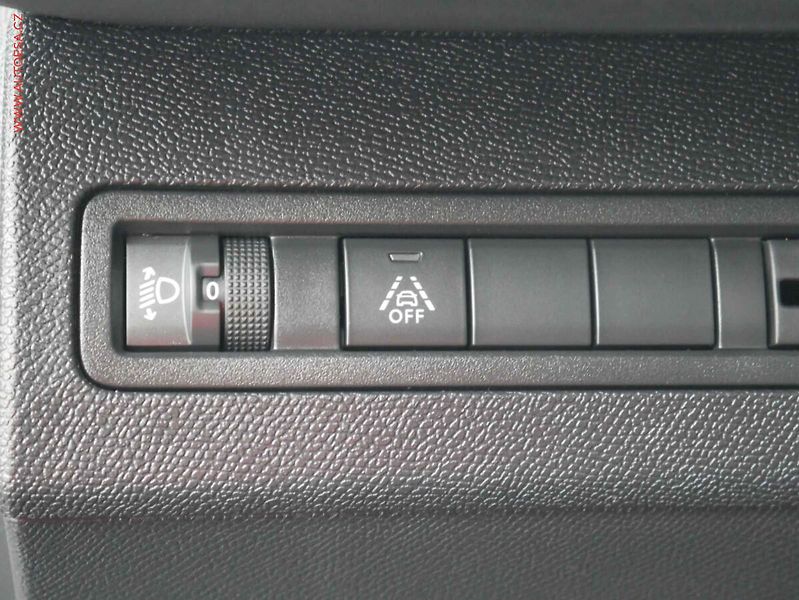 Peugeot 5008 (2022) 1.5HDi, ČR, Allure, AT, LED - fotka 17 z 25