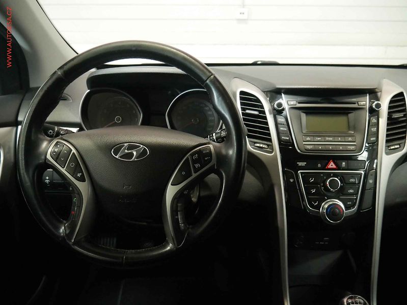 Hyundai i30 (2015) 1.4i, ČR, Klima - fotka 11 z 17