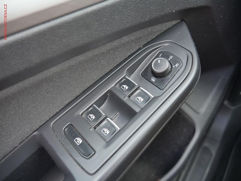 Volkswagen Golf (2021) 1.5 TSi, 2.maj,ČR, Life, LED - fotka 13 z 18