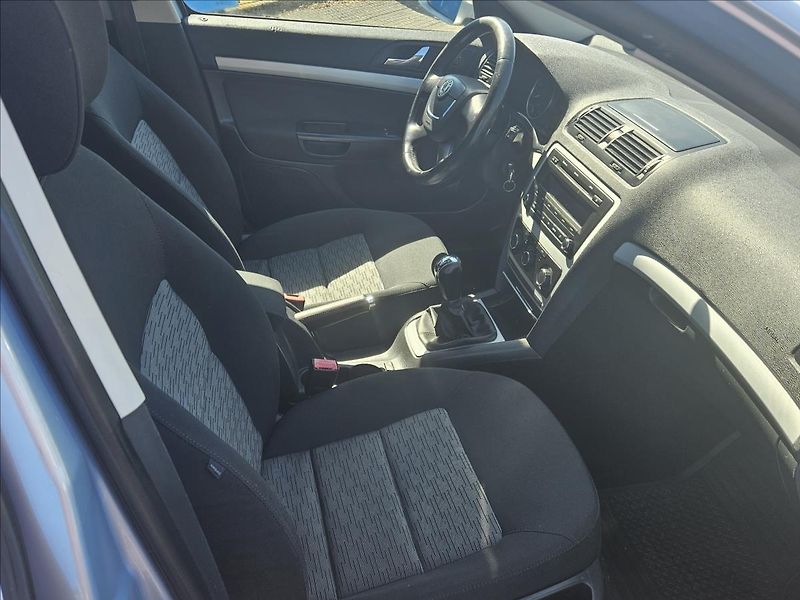 Škoda Octavia 1,2 TSI  Elegance Combi - fotka 8 z 15