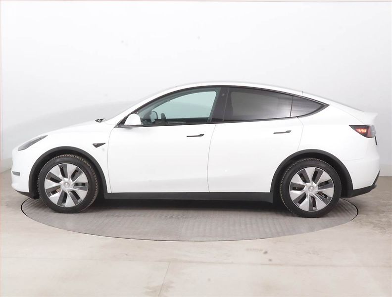 Tesla Model Y (2022) Long Range AWD 75kWh, SoH 89% - fotka 3 z 23