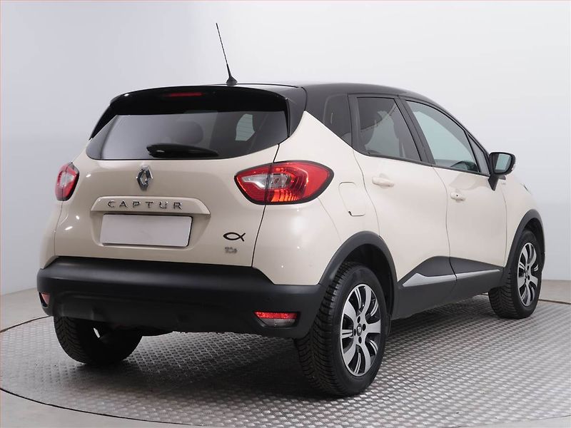 Renault Captur (2016) 1.2 TCe, Navi, Tempomat - fotka 5 z 16