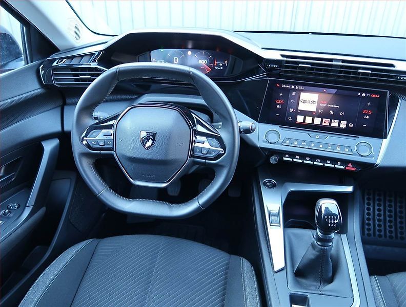 Peugeot 308 (2022) Active Pack 1.2 PureTech - fotka 7 z 15