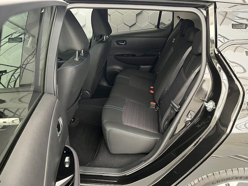 Nissan Leaf N-Connecta, 110 kW, 40kWh - fotka 32 z 72