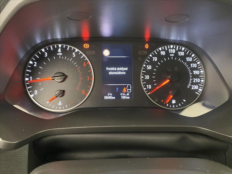 Renault Captur 1,3 TCe 103 kW Intens servis.k - fotka 11 z 25