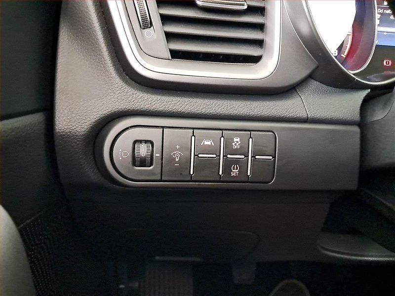 Kia Ceed (2023) 1.5 T-GDI, ČR,1.maj - fotka 18 z 19