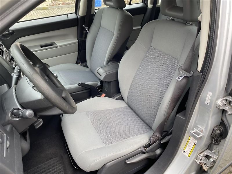 Jeep Compass 2,0 CRD  LIMITED - fotka 9 z 32