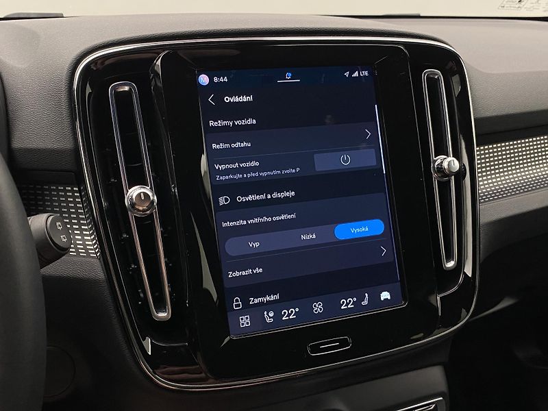 Volvo XC40 PURE ELECTRIC RECHARGE CORE - fotka 43 z 52