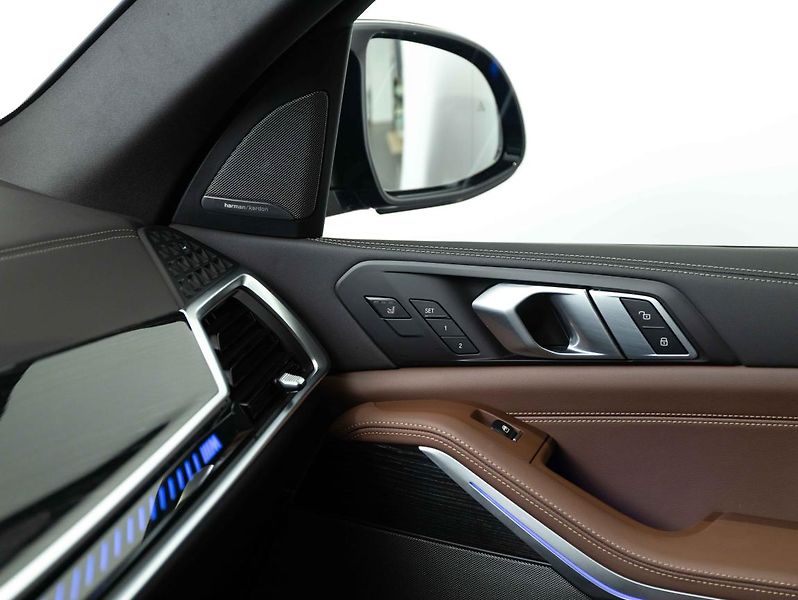 BMW X5 M60i - fotka 15 z 22