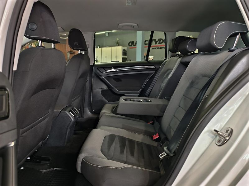Volkswagen Golf VARIANT 1.6 TDi HIGHLINE, ČR   - fotka 10 z 21