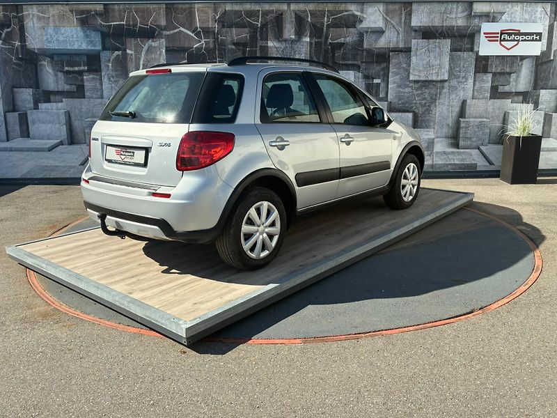 Suzuki SX4 (2011) 1.6i, 88KW, VYHŘ. SEDADLA, 4X4 - fotka 6 z 23