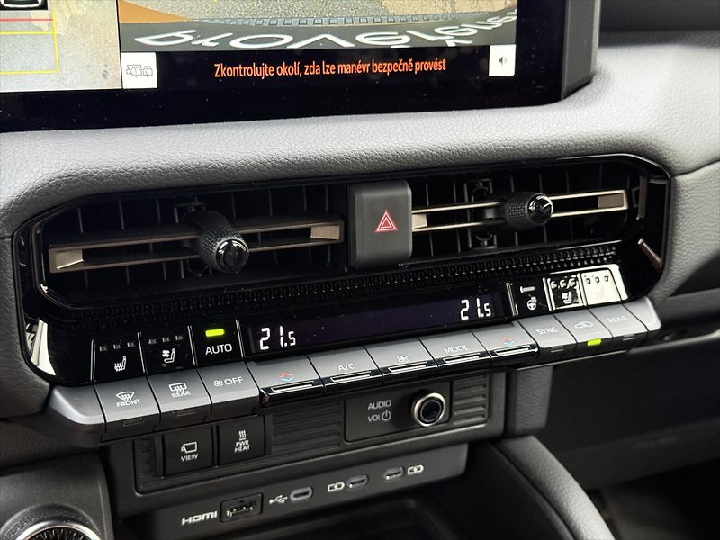 Toyota Land Cruiser 2,8 FIRST EDITION - fotka 16 z 28