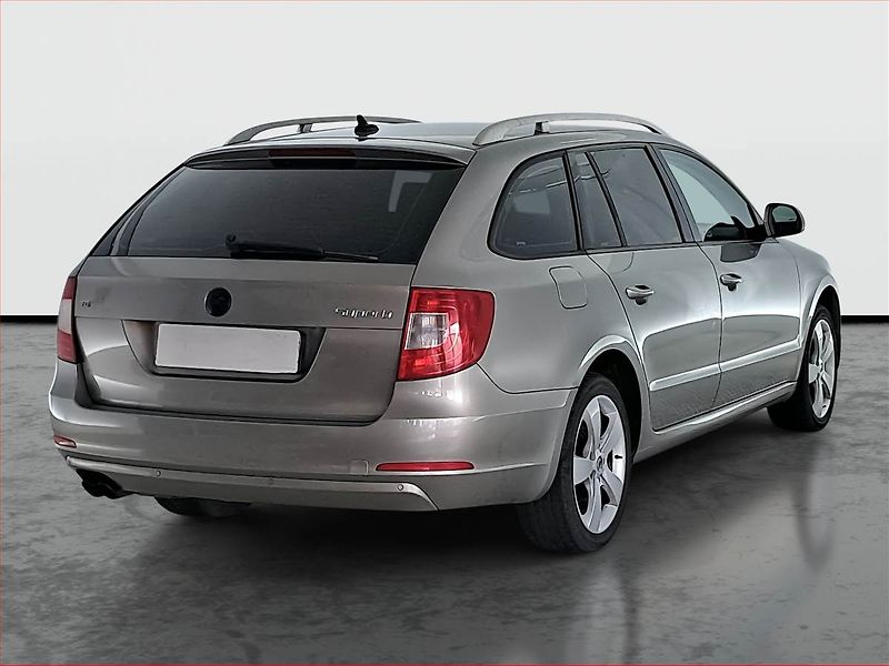 Škoda Superb (2010) Elegance 2.0 TDI, Navi - fotka 5 z 19