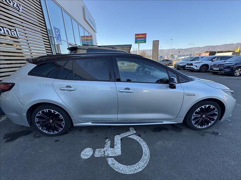 Toyota Corolla 1,8 GR SPORT DYNAMIC - fotka 19 z 19