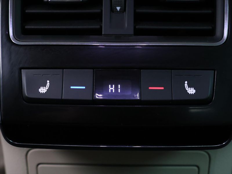 Škoda Superb 2,0 TDI 147kW DSG 4x4 L&K DPH - fotka 28 z 36