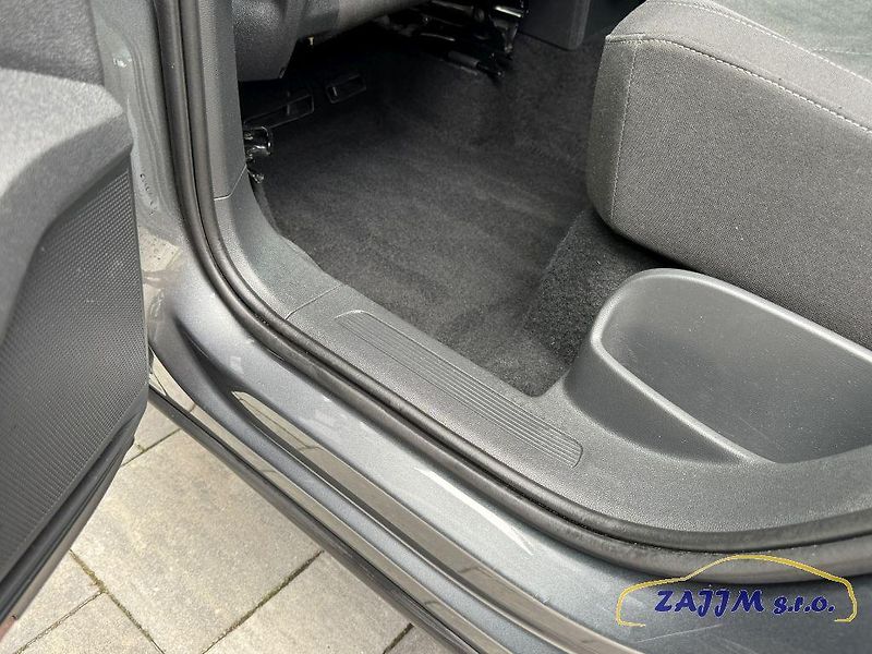 Volkswagen Tiguan 2.0TDI 4x4 + tažné, kamera - fotka 44 z 60