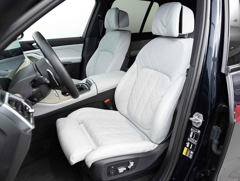 BMW X5 xDrive50e - fotka 18 z 23