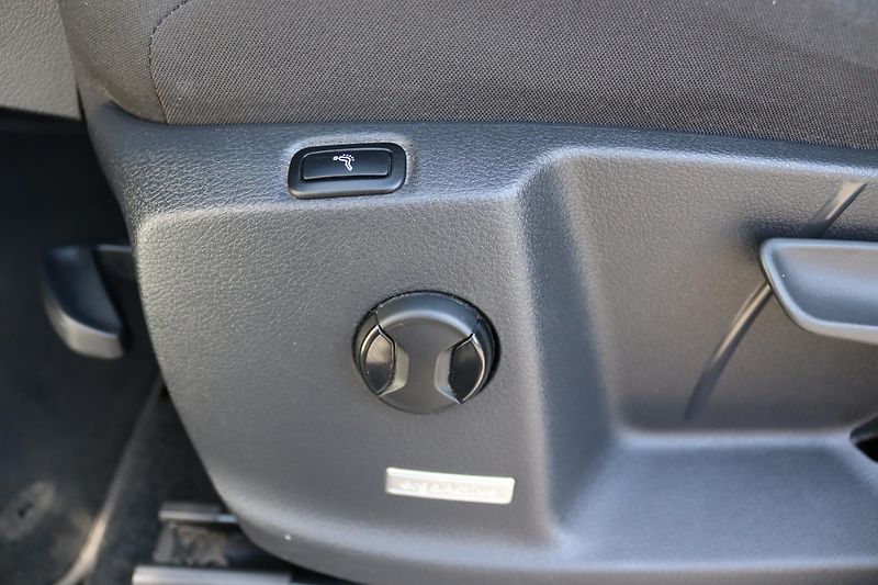 Volkswagen Touran 2.0TDI DSG 110kW - fotka 24 z 50