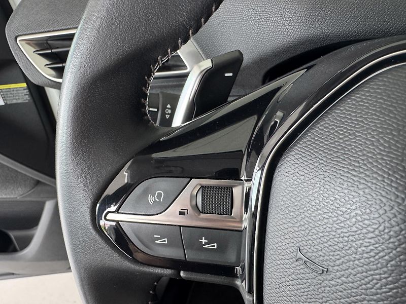 Peugeot 5008 1,2PT AUT*96kW*REZERVACE! - fotka 26 z 35