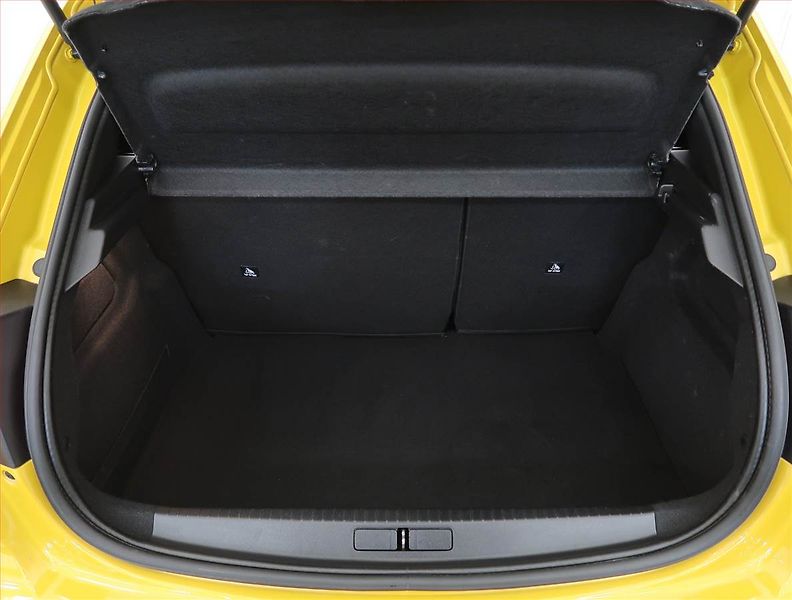 Peugeot 208 (2020) 50 kWh, SoH 84%, Automat - fotka 14 z 26