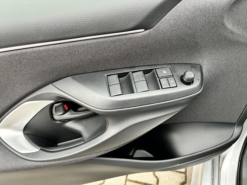 Toyota Yaris 1.5 Hybrid 116 Comfort - fotka 14 z 24
