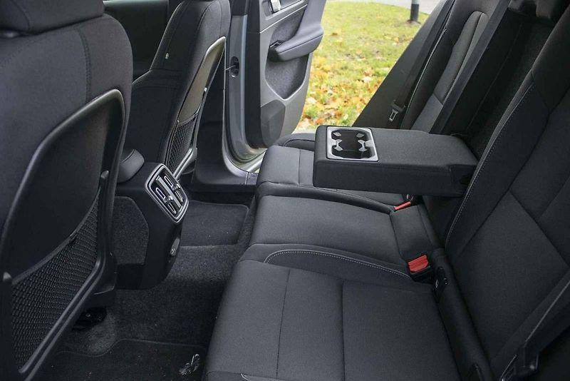 Vypadá jako městská stylovka, může však sloužit i jako primární auto v rodině.