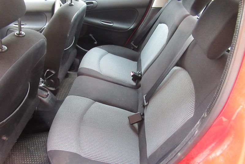 Peugeot 206 1.4i POJÍZDNÉ - NA OPRAVU - fotka 12 z 15