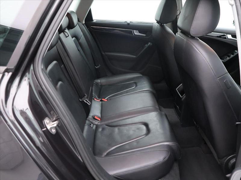 Audi A4 2,0 TDi 100kW Kůže Pano Navi - fotka 12 z 34