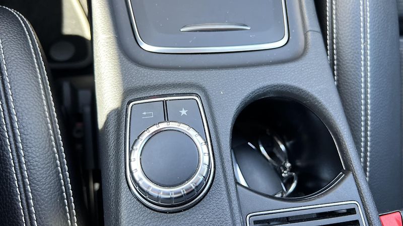 Mercedes-Benz GLA 200 D 100 KW 4 matic - fotka 11 z 14