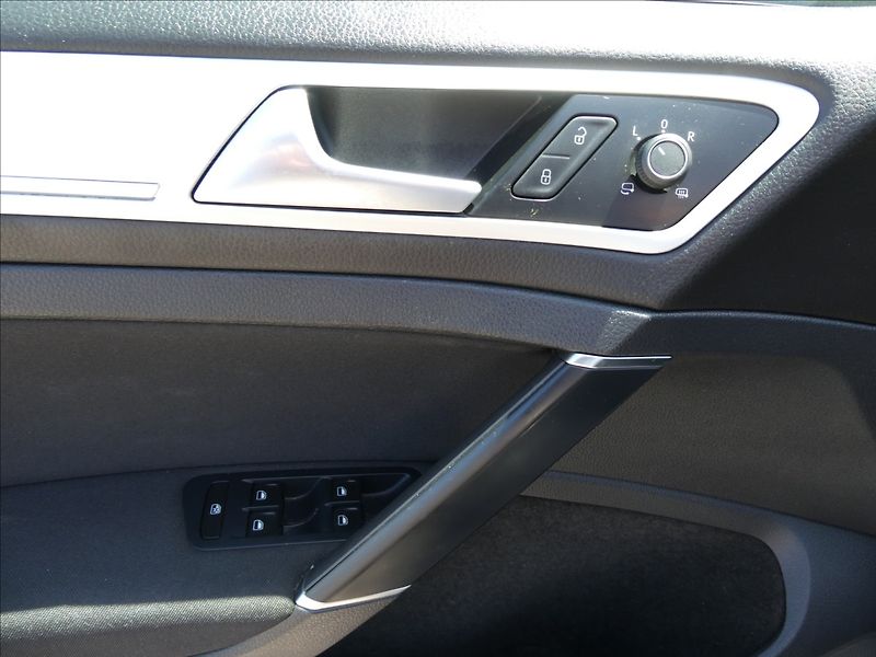 Volkswagen Golf 1,2 TSi 63kW CUP, 2.majitel - fotka 34 z 41