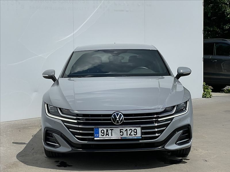 Volkswagen Arteon 2,0 TSI DSG R-Line Kamera - fotka 22 z 24