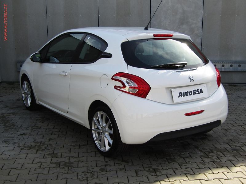 Peugeot 208 (2012) 1.2 VTi, AC, temp - fotka 6 z 17