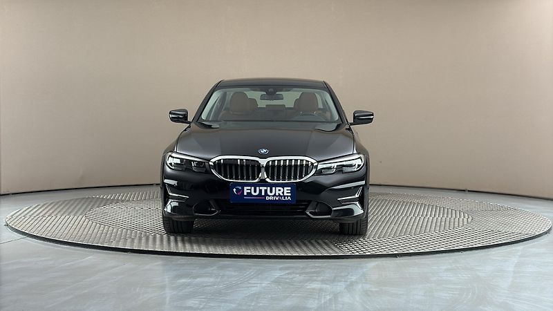 BMW Řada 3 320e AUT Luxury Line - fotka 3 z 27
