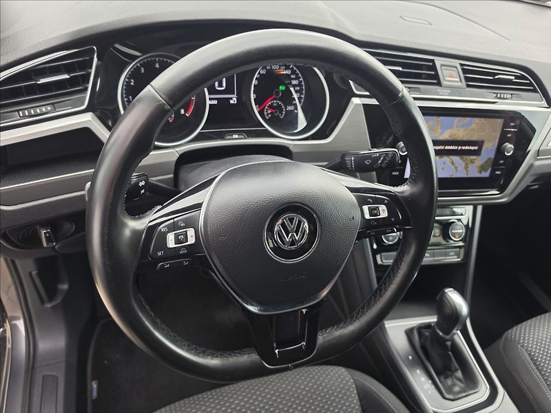 Volkswagen Touran 1,4 TSi 110KW DSG 7 MÍSTNÝ - fotka 12 z 52